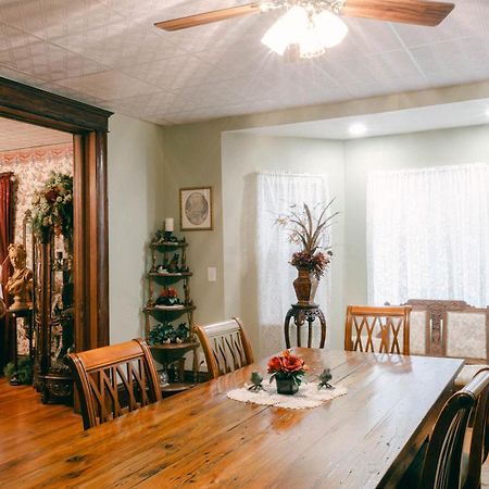 The Wolf Manor Bed & Breakfast Ellinwood Dış mekan fotoğraf