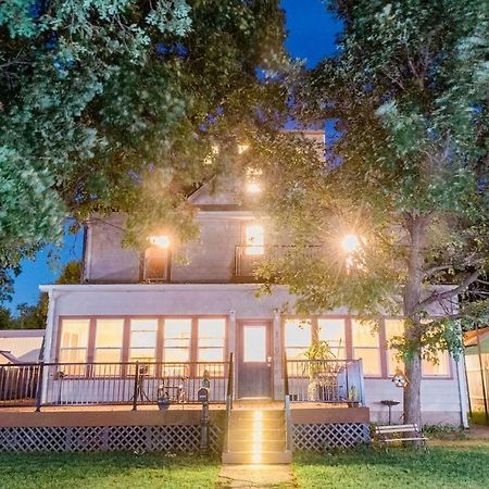 The Wolf Manor Bed & Breakfast Ellinwood Dış mekan fotoğraf