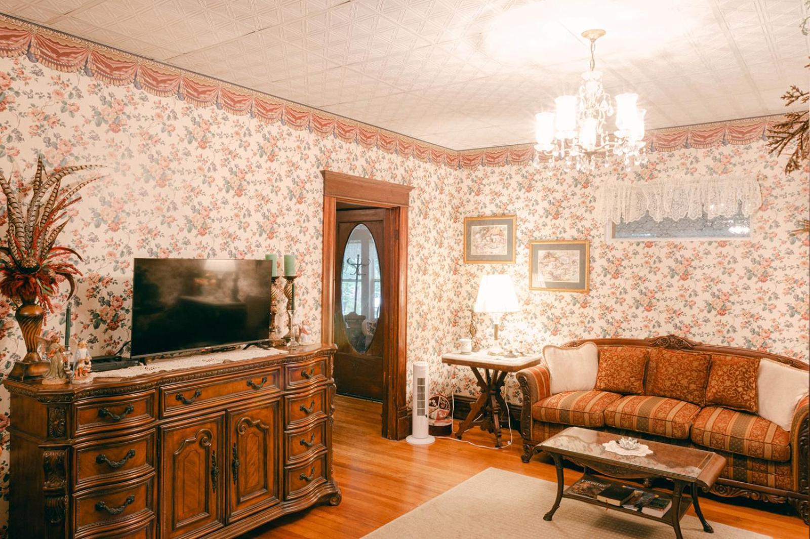 The Wolf Manor Bed & Breakfast Ellinwood Dış mekan fotoğraf